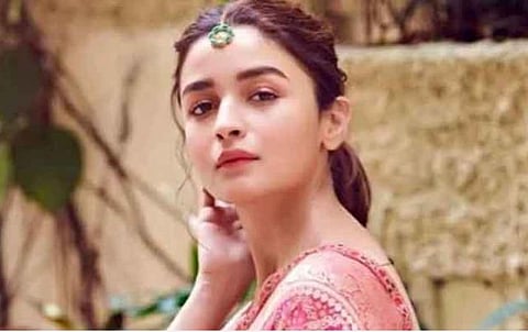 சமூக வலைதளங்கள் மக்களைப் பிரிக்கின்றன: ஆலியா பட்