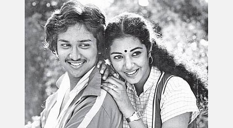 ’இது காதலே இல்லை ‘ என்று சொன்ன ‘பன்னீர் புஷ்பங்கள்’ ; சம்பளமே வாங்காமல் அப்படியொரு இசையை தந்த இளையராஜா!