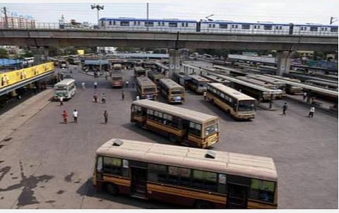 அத்தியாவசிய பணிக்கு செல்வோருக்காக 800 அரசு பேருந்துகள் இயக்கம்