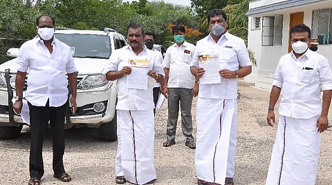 மனு அளிக்க வந்த திமுக எம்எல்ஏக்கள்