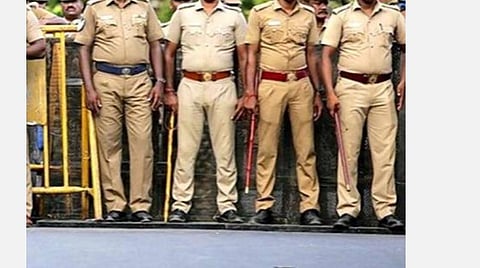 உடல்நலம் பாதிக்கப்பட்ட 50 வயதைக் கடந்த போலீஸாருக்கு விடுப்பு