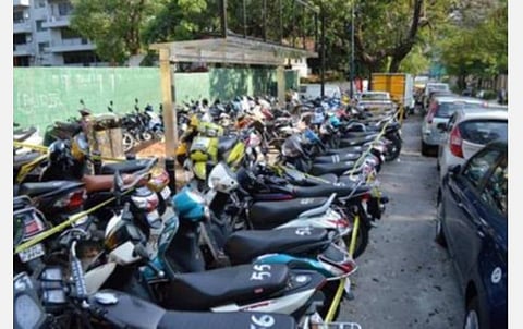 ஊரடங்கில் பறிமுதல் செய்யப்பட்ட வாகனங்களை திருப்பி கொடுக்க உத்தரவு