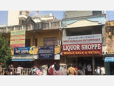 புதுச்சேரியில் சட்டவிரோத மதுபானக் கடைகள்: என்ன நடவடிக்கை எடுக்கப்பட்டது?- பதிலளிக்க உயர் நீதிமன்றம் உத்தரவு