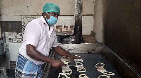 முகக்கவச வடிவிலான பரோட்டா