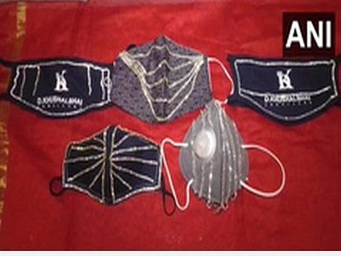 லட்சக்கணக்கான ரூபாய் மதிப்பில் வைரம் பதித்த முகக்கவசங்கள்: சூரத் நகைக்கடையில் விற்பனை