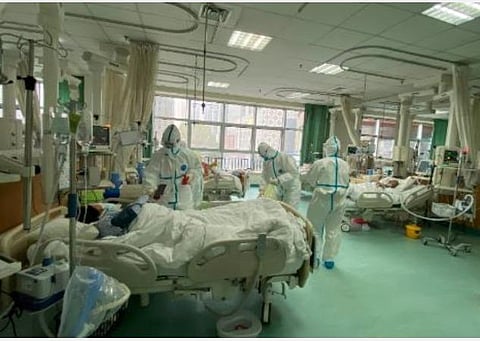 ரத்தத்தில் இயல்புக்கும் மீறிய அளவில் சர்க்கரை உள்ள கோவிட்-19 நோயாளிகள் அதிகம் இறக்கின்றனர்: சீன மருத்துவ ஆய்வில் தகவல்