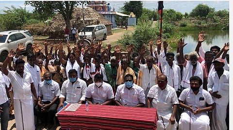 மாற்றுக் கட்சியினரைத் தங்கள் பக்கம் இழுக்கும் திமுக? கரோனா காலத்திலும் களைகட்டும் அரசியல்