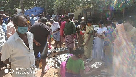 குமரியில் பொது இடங்களில் தனிமனித இடைவெளியின்றி மக்கள் கூடுவதால் தொற்று அதிகரிப்பு: கரோனாவால் பாதித்தோர் எண்ணிக்கை 1300-ஆக அதிகரிப்பு