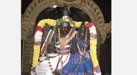 வெள்ளிக்காப்பு பிரார்த்தனை; ஏலக்காய், ஜாதிக்காய், கிராம்புப் பொடி பிரசாதம்!