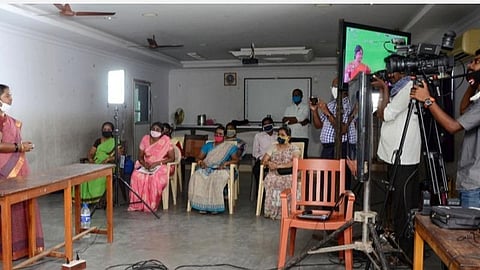 அரசுப் பள்ளி மாணவர்களுக்கு வீடியோவில் பாடம்: ஒளிப்பதிவுப் பணிகள் தொடக்கம்