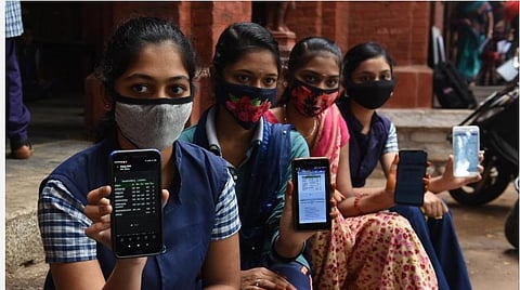 புதுச்சேரி, காரைக்காலில் 12-ம் வகுப்புத் தேர்ச்சி விகிதம் சரிவு: அரசுப் பள்ளிகளிலும் கடந்த ஆண்டை விட 3.6% தேர்ச்சி குறைவு