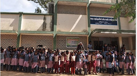 தலைமையாசிரியரே இல்லை; 100 சதவீதத் தேர்ச்சி!- தடைகளைத் தாண்டி வென்ற பர்கூர் பழங்குடியினர் பள்ளி