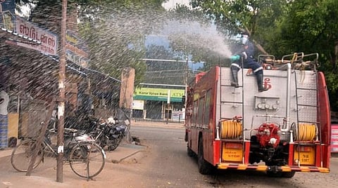 நெல்லையில் ஒரே நாளில் 180 பேருக்கு கரோனா: மாநகரில் கிருமிநாசினி தெளிப்புப் பணி தீவிரம்