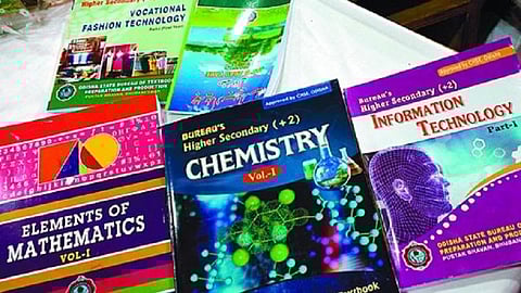 திருப்பத்தூர் கல்வி மாவட்டத்திற்கு பிளஸ் 2 இலவச புத்தகம் வரவில்லை: மாணவர்கள் அதிருப்தி