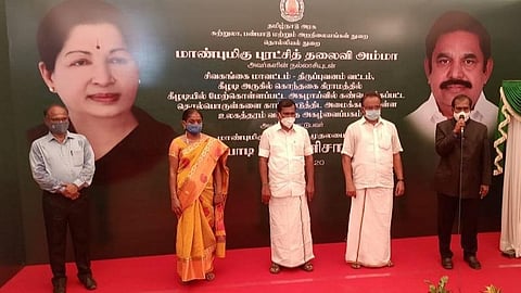 கீழடி அருகே கொந்தகையில் அகழ் வைப்பக அடிக்கல் நாட்டு நிகழ்ச்சியில் மாவட்ட ஆட்சியர் ஜெ.ஜெயகாந்தன், எம்எல்ஏ நாகராஜன் பங்கேற்றனர்.