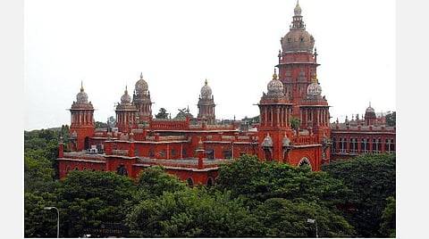 கூட்டுறவு வங்கிகளை ரிசர்வ் வங்கி கட்டுப்பாட்டில் கொண்டு வரும் அவசர சட்டத்துக்கு எதிரான வழக்கு: மத்திய, மாநில அரசுகளுக்கு உயர் நீதிமன்றம் நோட்டீஸ்