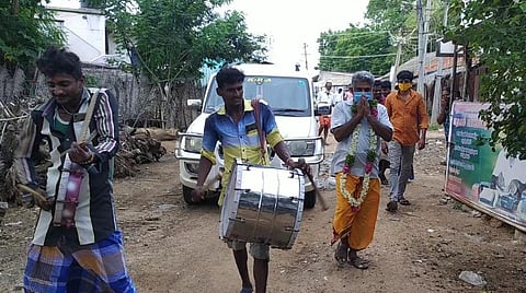 கரோனாவில் இருந்து குணமடைந்து ஊர் திரும்பியவருக்கு அறந்தாங்கி அருகே உற்சாக வரவேற்பு