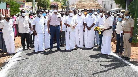 குப்பனாபுரத்தில் இருந்து கொப்பம்பட்டி வரை புதிதாக அமைக்கப்பட்ட சாலையை அமைச்சர் கடம்பூர் ராஜூ பார்வையிட்டு ஆய்வு செய்தார்.