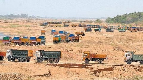 மது விற்பனைக்கு ‘டாஸ்மாக்’ போல் மணல் விற்பனைக்கு ‘டாம்சாக்’ அமைக்கப்படுமா?- தமிழக அரசுக்கு உயர் நீதிமன்றம் நோட்டீஸ்