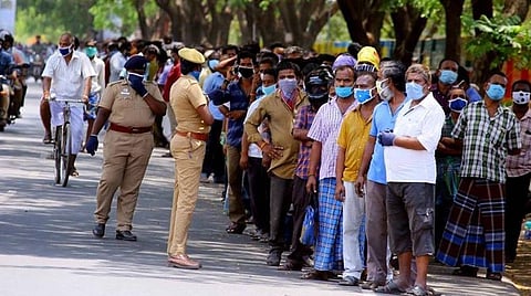 டாஸ்மாக் பணியில் கூடுதல் போலீஸார்: பொதுநல வழக்கில் காவல்துறை பட்டியல் தாக்கல்