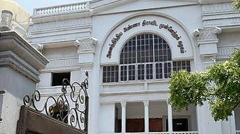 திண்டுக்கல் மாவட்ட அதிமுகவில் மாவட்டத்தை தொடர்ந்து ஒன்றியங்களையும் பிரிக்க முடிவு: 14 ஒன்றியங்களில் 28 ஒன்றியச் செயலாளர்களை நியமிக்க பட்டியல் தயார்