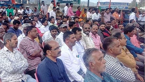 உதகையில் சாதிச் சான்றிதழ் வழங்கக் கோரி ஏற்கெனவே நடைபெற்ற ஆர்ப்பாட்டத்தில் பங்கேற்ற ஈழுவா-தீயா மக்கள். | கோப்புப் படம்.