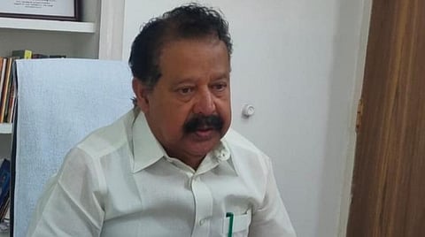 முன்னாள் அமைச்சர் பொன்முடி ஜூம் செயலி மூலம் பத்திரிகையாளர்களிடம் பேசுகிறார்.