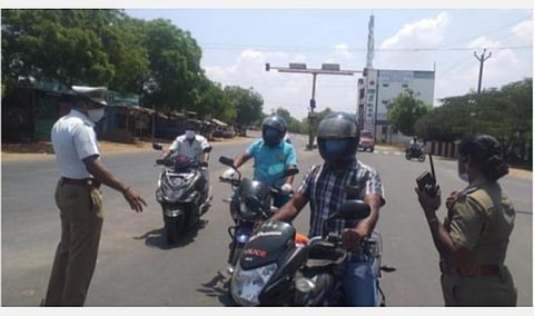 30 மணி நேர முழு ஊரடங்கு: மருத்துவக் காரணம் இன்றி வெளியில் வரவேண்டாம்: சென்னை போக்குவரத்து காவல்துறை எச்சரிக்கை