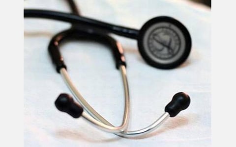 பரோலில் வெளிவந்து தலைமறைவானவர் 100 பேரை கொலை செய்த மருத்துவர் மீண்டும் கைது