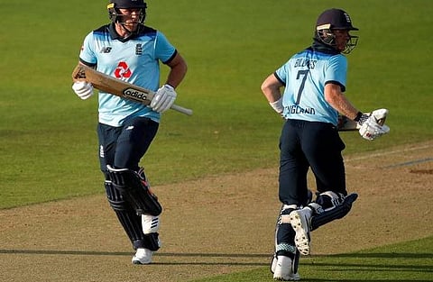 வில்லே, பில்லிங்ஸ் 137/6-லிருந்து இங்கி.யை வெற்றி பெறச் செய்தனர்.