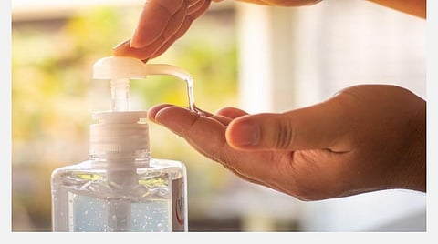 சானிடைசர்களாலும் பிரச்சினை வரும்; தேவைப்பட்டால் மட்டும் பயன்படுத்துங்கள்!- மருத்துவர் தீபா எச்சரிக்கை