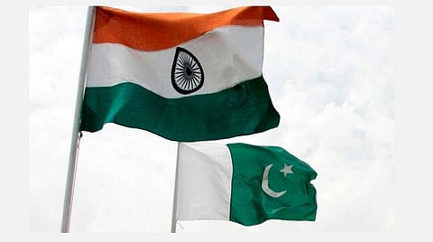 இந்தியப் பகுதிகளை இணைத்து பாக். பிரதமர் வெளியிட்ட புதிய வரைபடம்; அரசியல் அபத்தம் என இந்தியா கடும் சாடல்