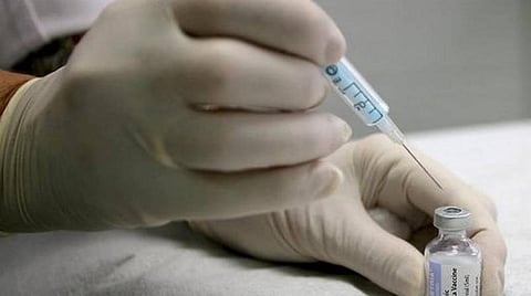 ஆக்ஸ்ஃபோர்டு ஆராய்ச்சி மையம் தயாரித்துள்ள கரோனா வைரஸ் நோய் தடுப்பு மருந்தை இந்தியாவில் மனிதர்களிடம் பரிசோதிக்க அனுமதி