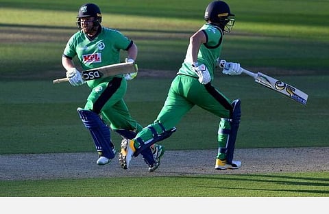 மகாவிரட்டலில் சதங்கள் அடித்த பால்பர்னி, பால் ஸ்டர்லிங்.