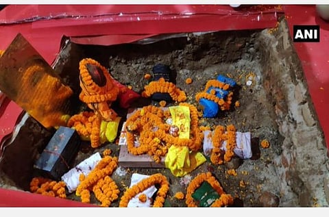 ராமர் கோயில் பூமி பூஜையில் அடிக்கல் நாட்டப்பட்ட செங்கற்கள் : படம் ஏஎன்ஐ