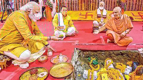 பூமி பூஜைக்கு வந்த போது அனுமன் கோயிலுக்கு பிரதமர் முதலில் சென்றது ஏன்?