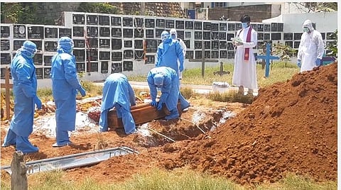 மாற்று மதத்தினருக்கும் நேசக்கரம்: கரோனாவால் உயிர் இழந்தோரை அடக்கம் செய்யும் இஸ்லாமிய அமைப்பு