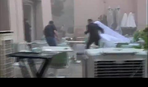 நான் இறக்க போவதாகவே நினைத்தேன்: பெய்ரூட் வெடி விபத்தின்போது உயிர்தப்பிய மணப்பெண்- வைரலான வீடியோ