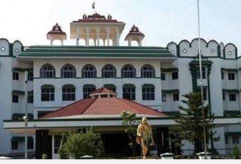 டாஸ்மாக் வருமானத்தைத் திட்டங்களுக்கு செலவிட்டாலும் மதுபான விற்பனையில் பொதுநலன் இல்லை: உயர் நீதிமன்றம் கருத்து