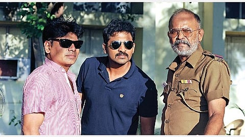 லாக்கப்’ படப்பிடிப்பில் நிதின் சத்யா, வைபவ், வெங்கட் பிரபு