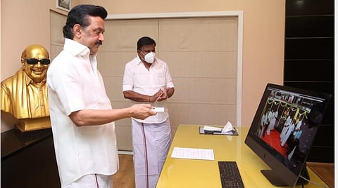 கலைஞரின் மகன் என்பதில் கர்வம் கொள்கிறேன்: திருக்குவளை சிலை திறப்பு விழாவில் ஸ்டாலின் பேச்சு