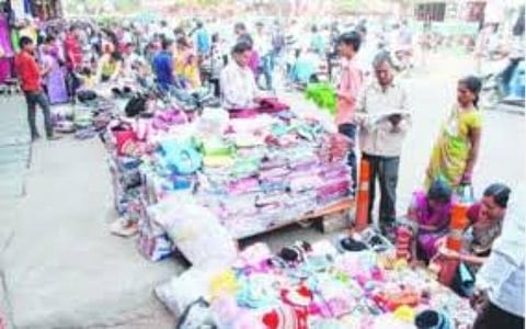 சாலையோர வியாபாரிகளுக்கு பிரதமரின் கடன் திட்டம்: அடையாள அட்டை இல்லாதவர்கள் விண்ணபிக்க வழிமுறை அறிவிப்பு