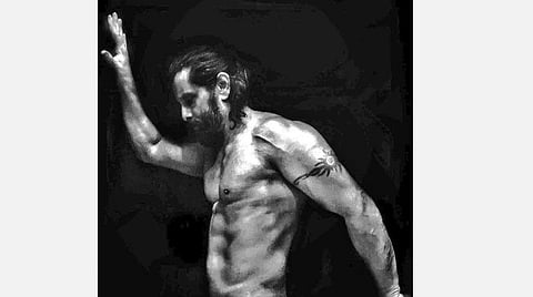 விக்ரமின் சிக்ஸ்பேக்: இணையத்தில் வைரலாகும் புகைப்படம்