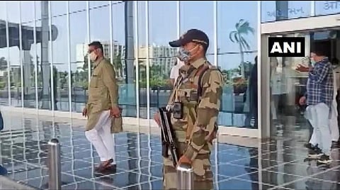 ராஜஸ்தான் பாஜக எம்எல்ஏக்கள் குஜராத்துக்கு பயணம்