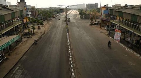 தமிழகம் முழுவதும் இன்று தளர்வில்லாத முழு ஊரடங்கு: மக்கள் நடமாட்டத்தை குறைக்க தீவிர கண்காணிப்பு