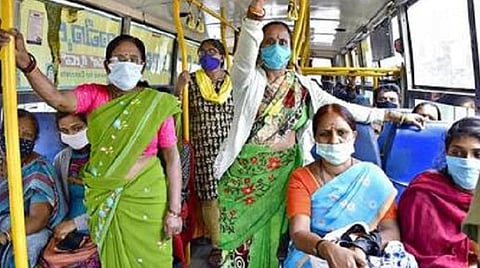 சிவகங்கை மாவட்டத்தில் பணிக்கு செல்வோருக்காக இயக்கப்படும் அரசு பஸ்சில் கூட்ட நெரிசல்: அரசுப் பணியாளர்கள் அதிருப்தி