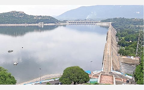 மேட்டூர் அணை நீர்மட்டம் 91.93 அடியாக உயர்ந்து கடல்போல காட்சியளிக்கிறது.