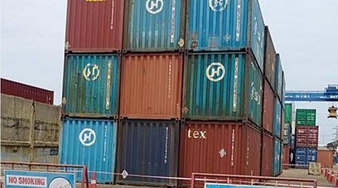 மணலி சரக்கு முனையத்தில் இருந்து 12 கன்டெய்னர்களில் அமோனியம் நைட்ரேட் ஐதராபாத்துக்கு அனுப்பி வைக்கப்பட்டது