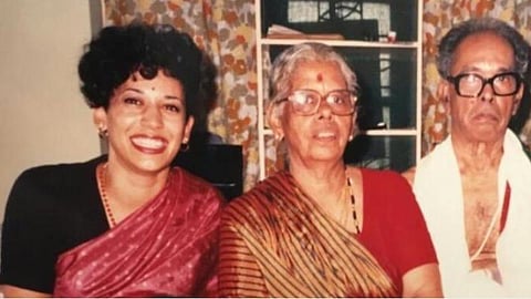 தனது தாத்தா கோபாலன், பாட்டி ராஜம் ஆகியோருடன் கமலா ஹாரிஸ்.