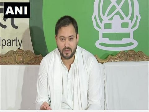 கரோனா வைரஸ்: 10,000 சோதனைகளின் போது 3000-3,500, இப்போது 75,000 சோதனைகள் ஆனால் 4,000 மட்டுமே தொற்றுக்கள்: பிஹார் அரசு பொய் கூறுகிறது: தேஜஸ்வி யாதவ் தாக்கு